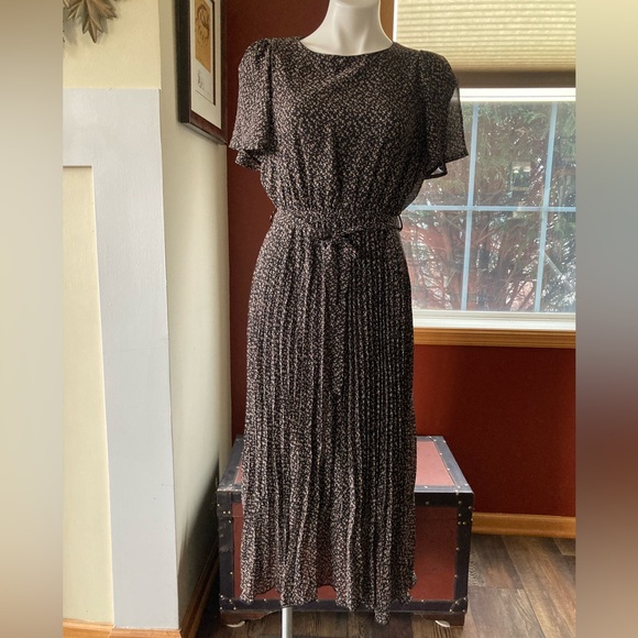 Baltic Born Dresses & Skirts - 🏇 Baltic Born Prim Pleated Floral Black Midi Dress